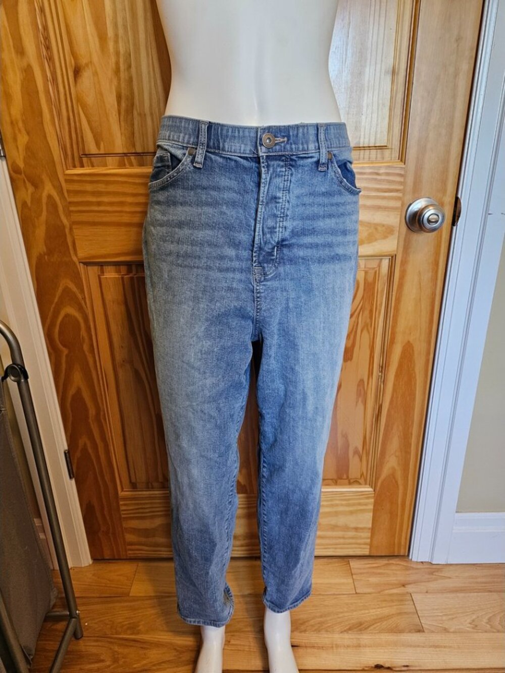💙 33. Torrid Size 18R Blue Jeans